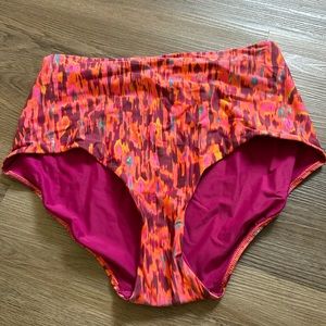 Lululemon Swin Bottoms Size XL. NWOT